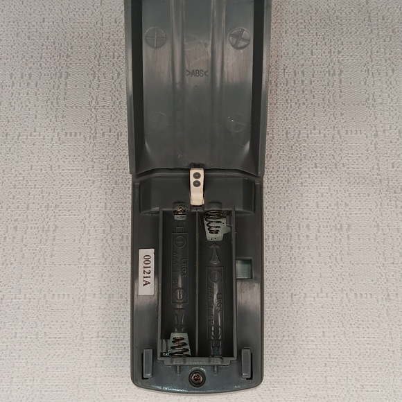 Sanyo Remote w/laser pointer - Picture 7 of 10